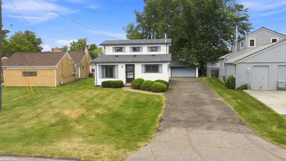 38127 Huron Pointe Drive Harrison Charter Township, MI 48045