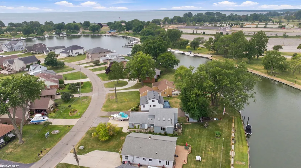 38127 Huron Pointe Drive Harrison Charter Township, MI 48045