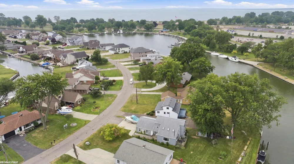 38127 Huron Pointe Drive Harrison Charter Township, MI 48045