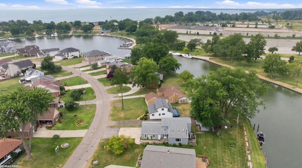 38127 Huron Pointe Drive Harrison Charter Township, MI 48045