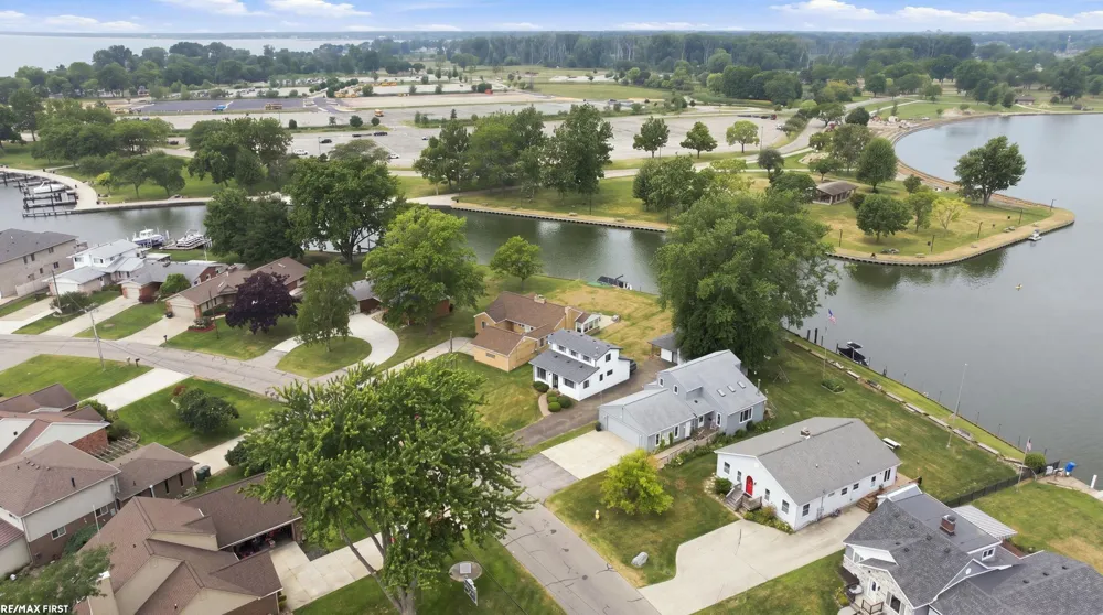 38127 Huron Pointe Drive Harrison Charter Township, MI 48045