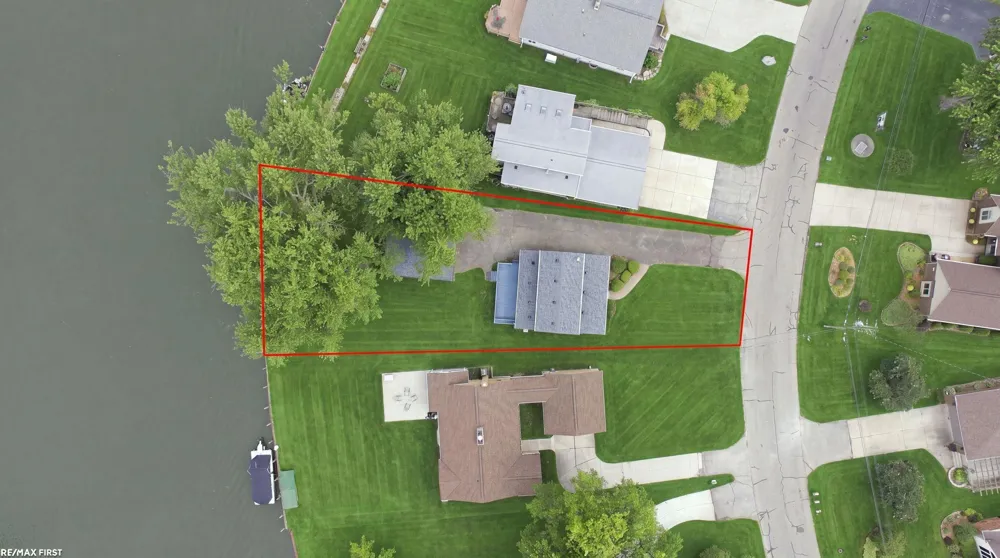 38127 Huron Pointe Drive Harrison Charter Township, MI 48045