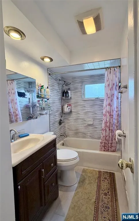 114 Sandra Drive Totowa, NJ 07512