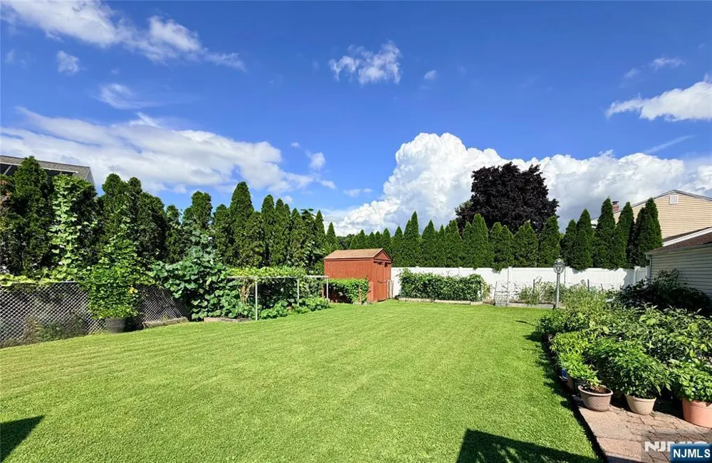 114 Sandra Drive Totowa, NJ 07512