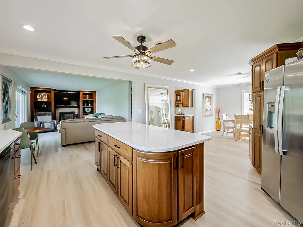 4977 Wavewood Drive Commerce Charter Township, MI 48382