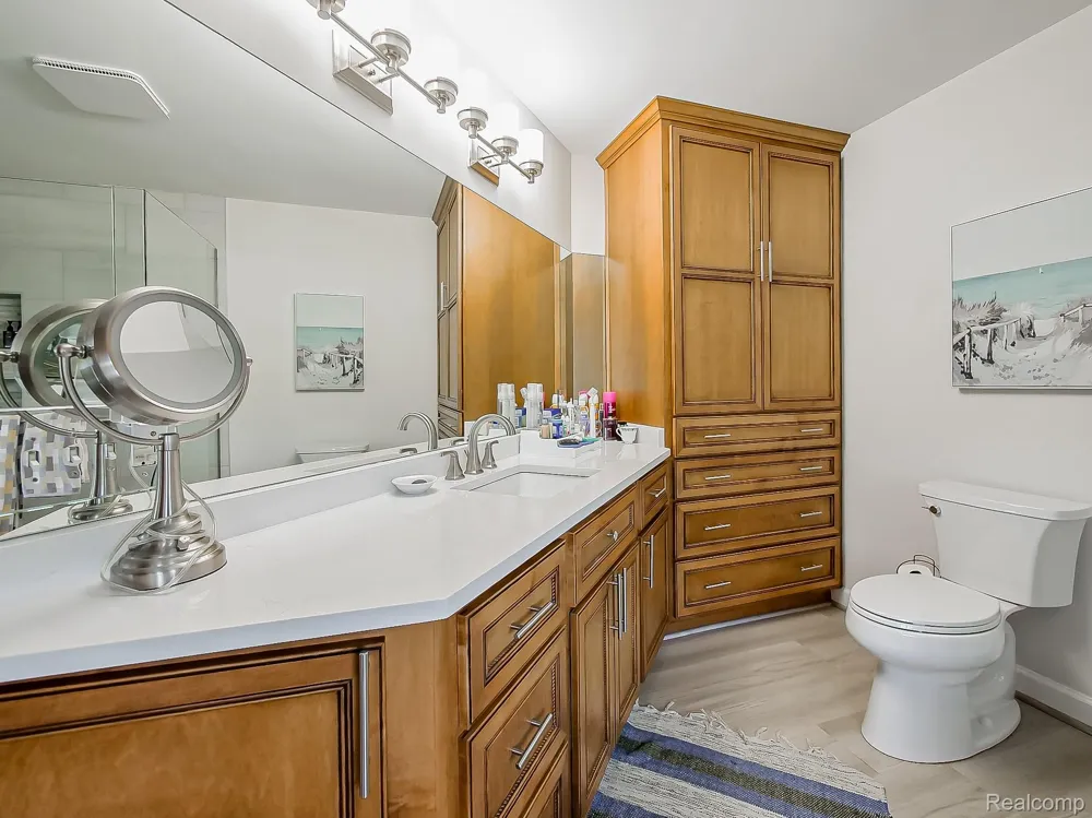 4977 Wavewood Drive Commerce Charter Township, MI 48382