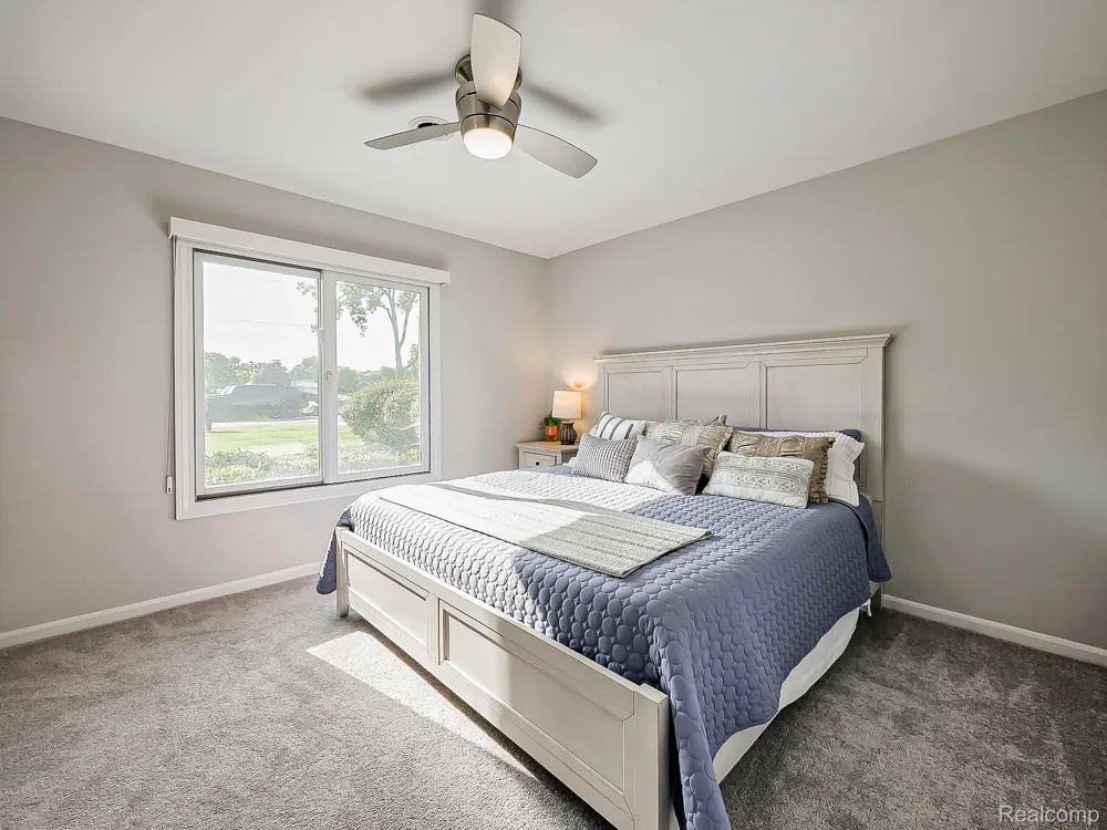 4977 Wavewood Drive Commerce Charter Township, MI 48382