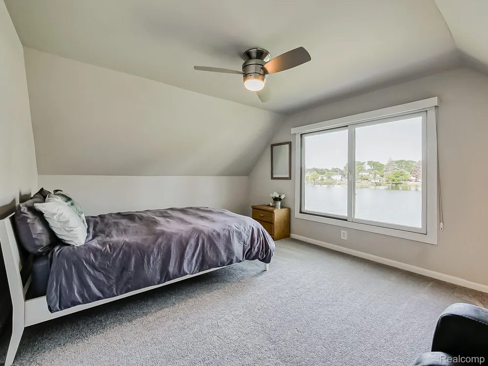 4977 Wavewood Drive Commerce Charter Township, MI 48382