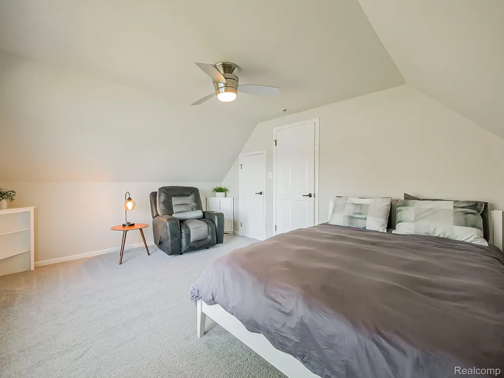 4977 Wavewood Drive Commerce Charter Township, MI 48382