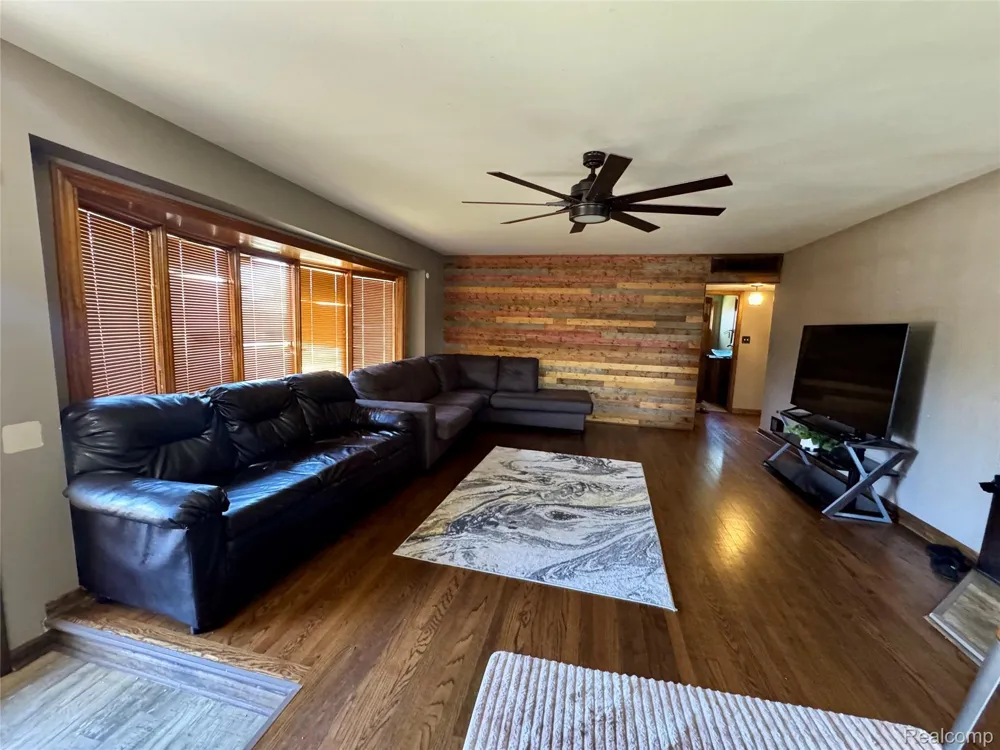 13093 EDISON STREET Southgate City, MI 48195