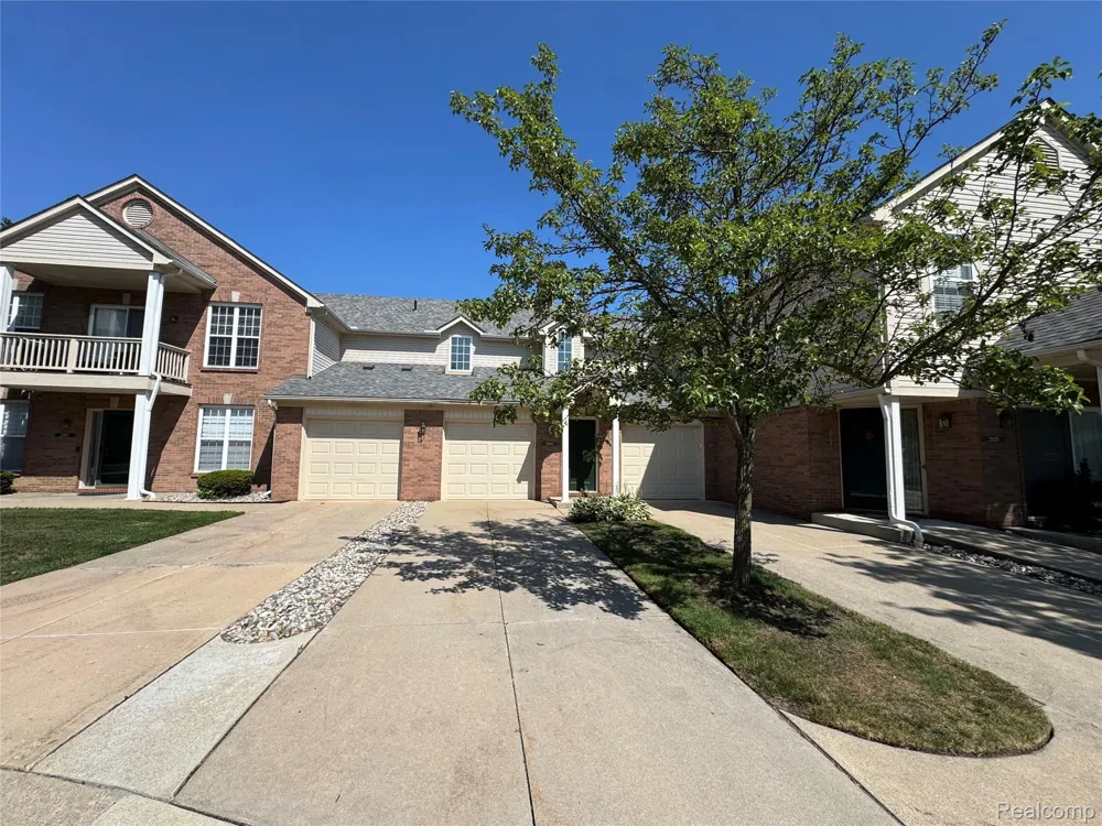 21083 Cooper Drive Macomb Township, MI 48044