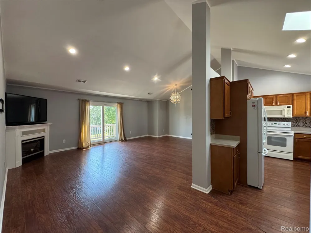21083 Cooper Drive Macomb Township, MI 48044