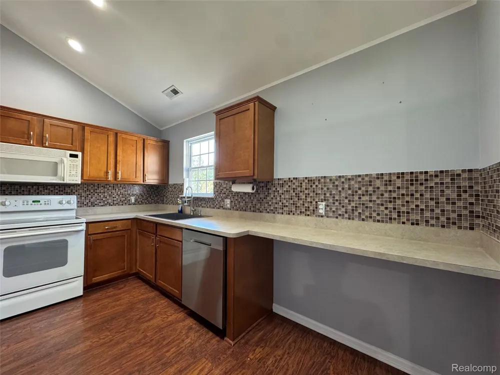 21083 Cooper Drive Macomb Township, MI 48044
