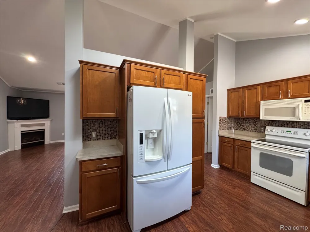 21083 Cooper Drive Macomb Township, MI 48044