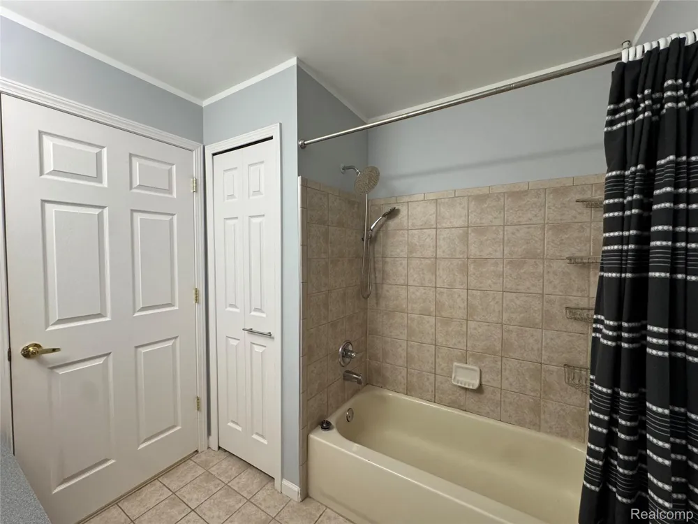 21083 Cooper Drive Macomb Township, MI 48044