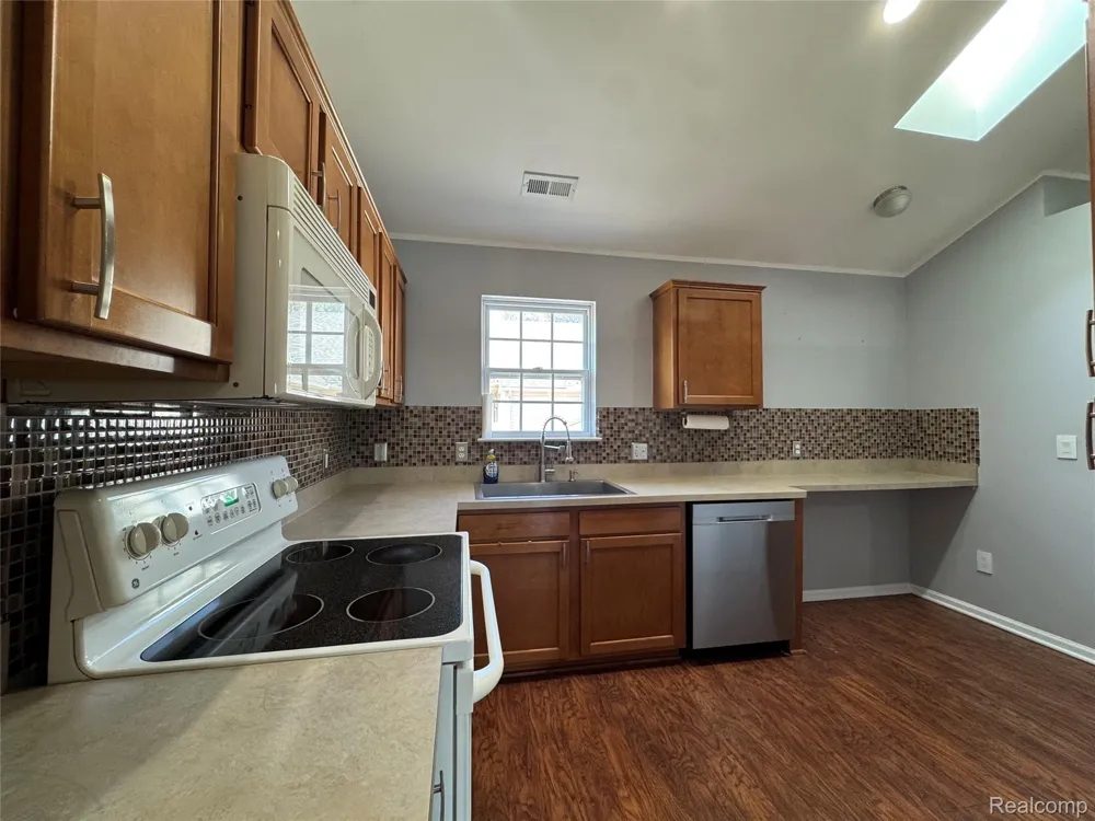 21083 Cooper Drive Macomb Township, MI 48044
