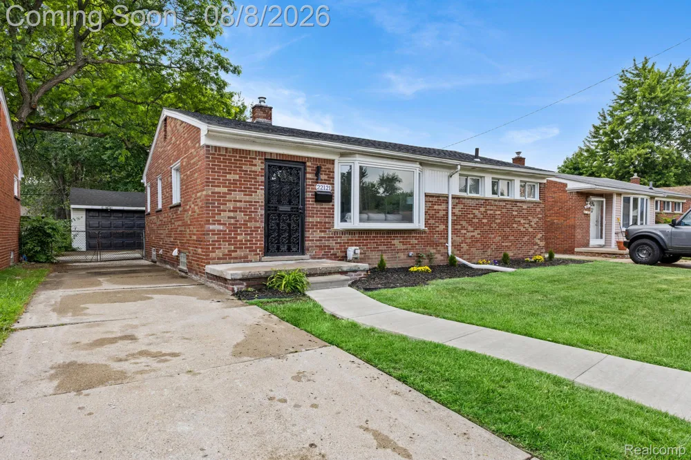 22121 Whitmore Street Oak Park City, MI 48237