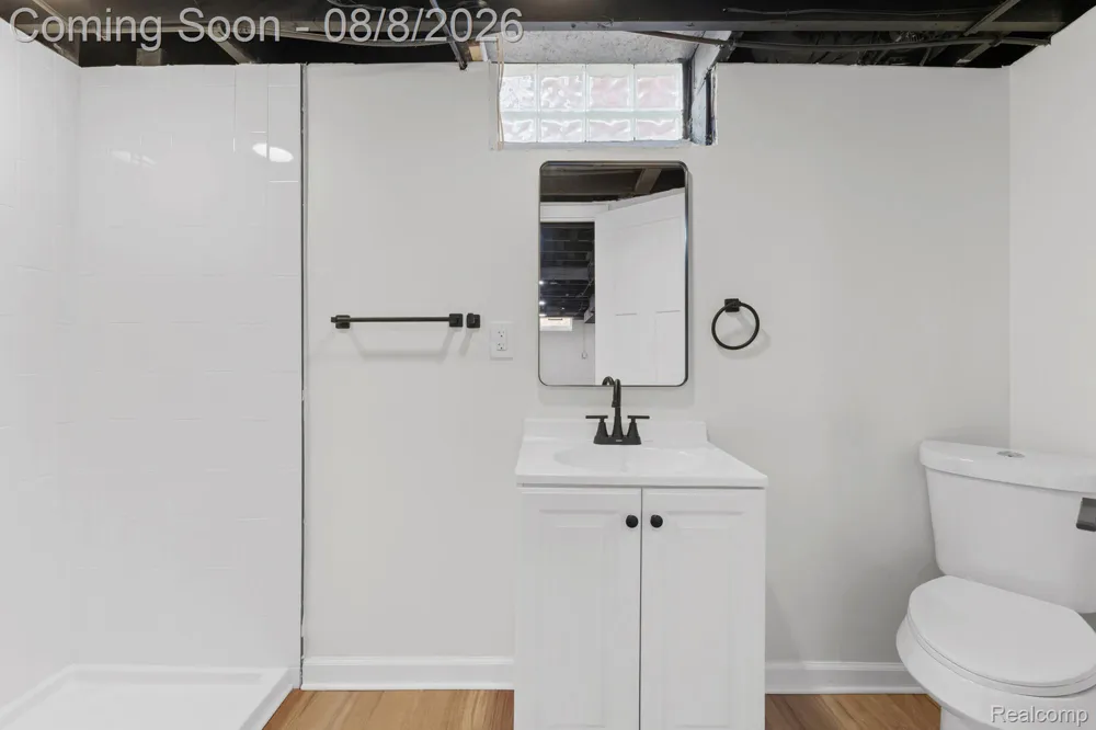 22121 Whitmore Street Oak Park City, MI 48237