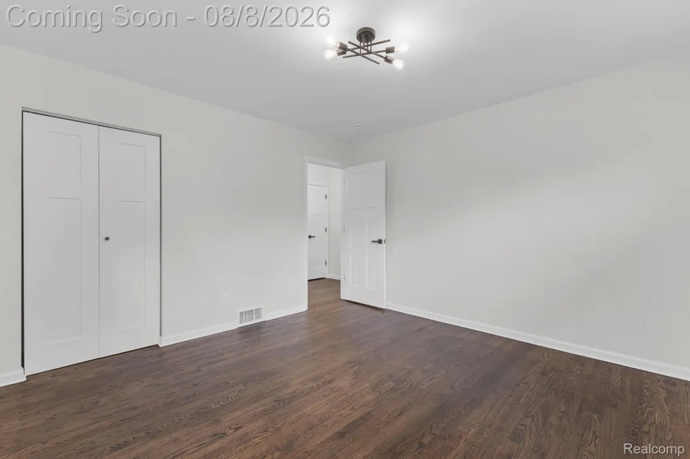 22121 Whitmore Street Oak Park City, MI 48237