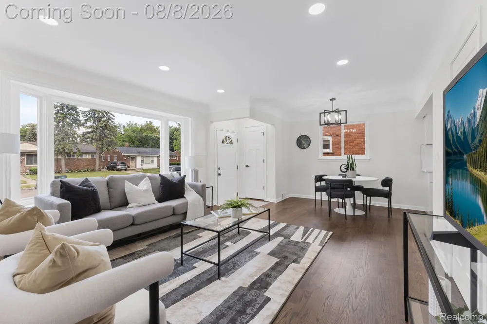 22121 Whitmore Street Oak Park City, MI 48237