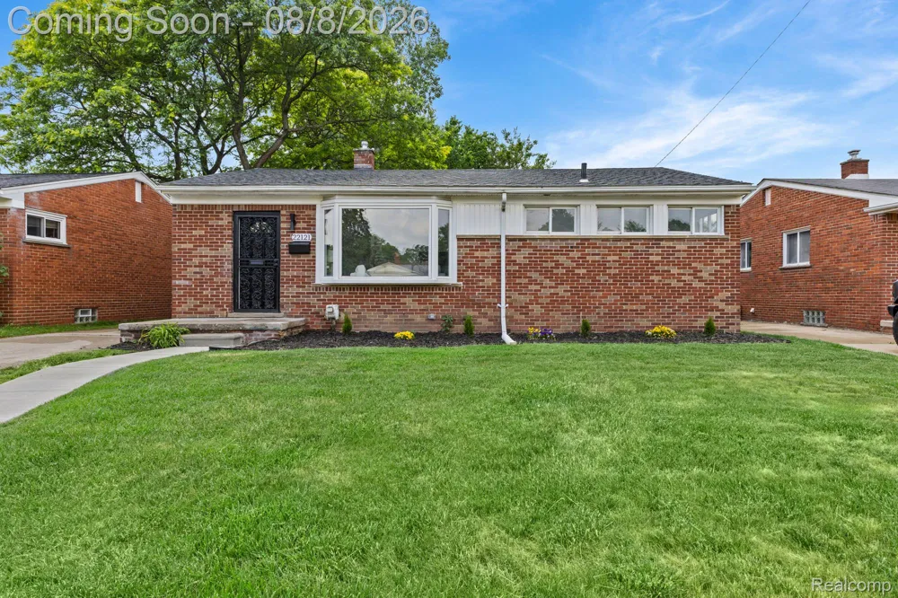 22121 Whitmore Street Oak Park City, MI 48237