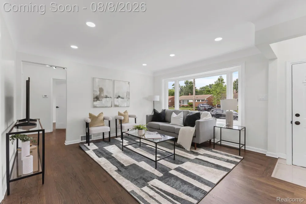 22121 Whitmore Street Oak Park City, MI 48237