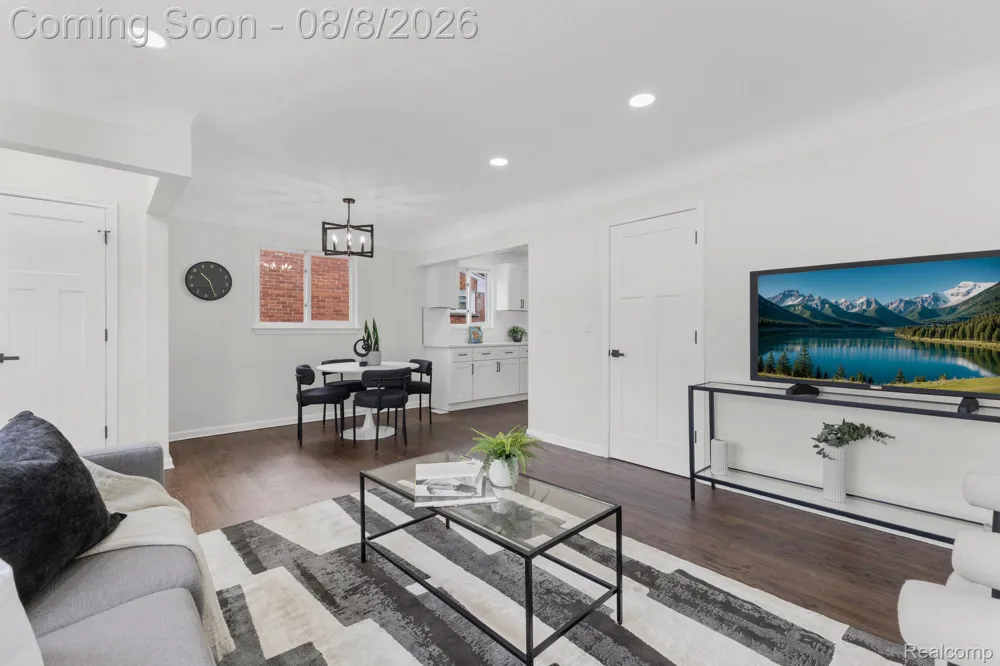 22121 Whitmore Street Oak Park City, MI 48237