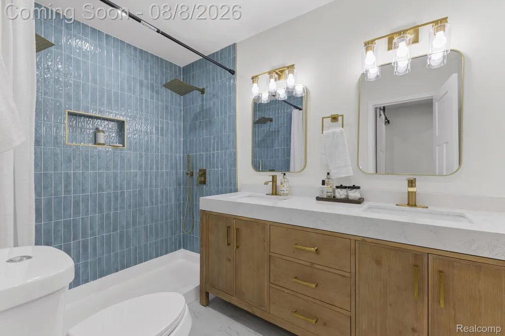22121 Whitmore Street Oak Park City, MI 48237