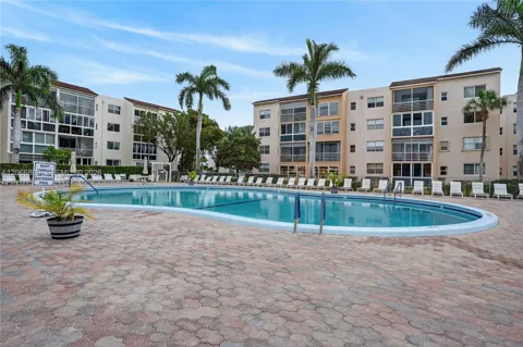 2821 Somerset Dr #317