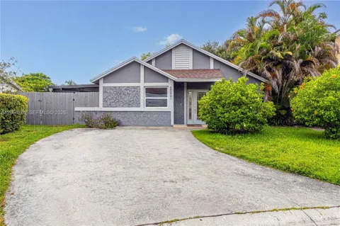 5560 SW 98th Way