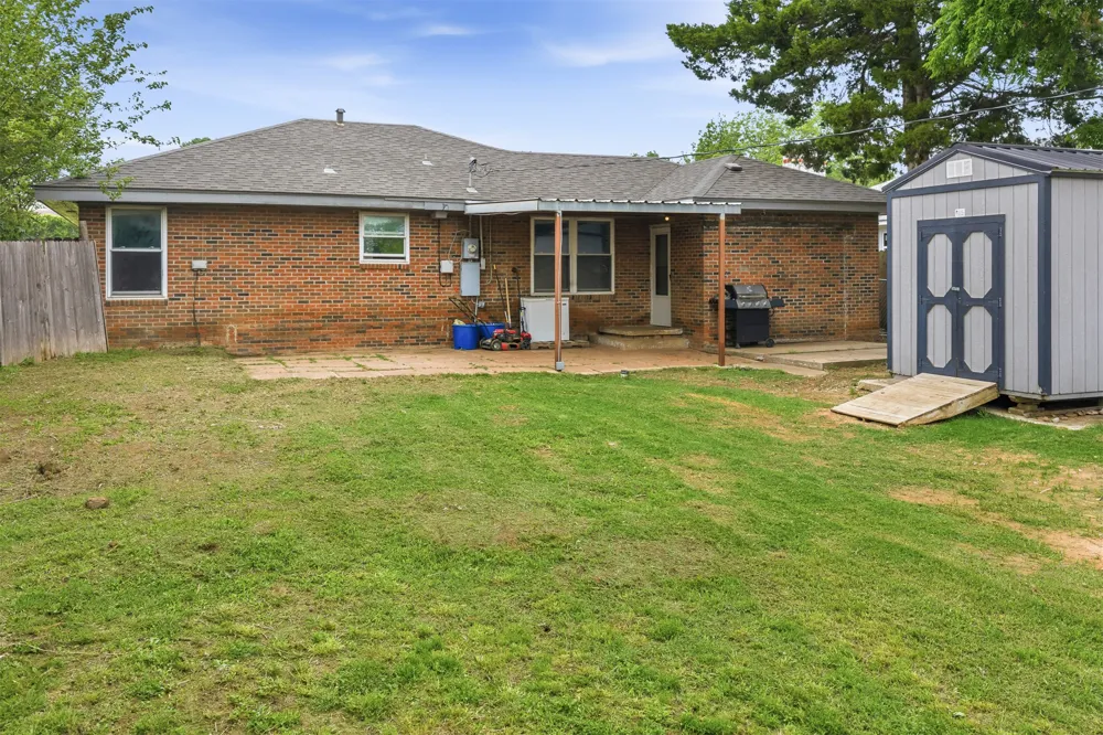 104 Miller Pauls Valley, OK 73075