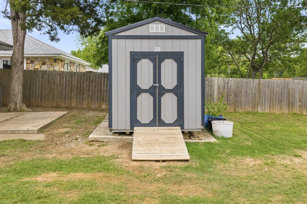 104 Miller Pauls Valley, OK 73075