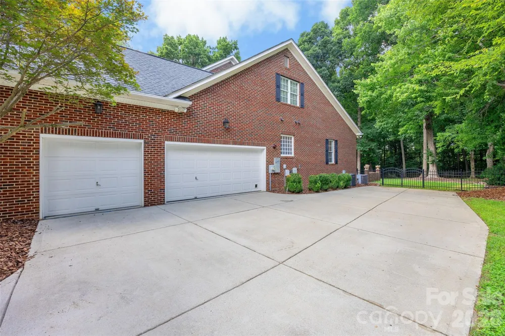 1607 Crestgate Drive Waxhaw, NC 28173