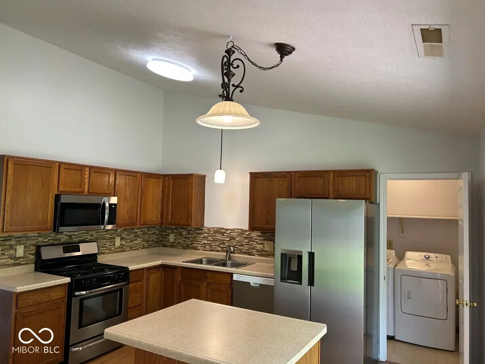 6438 Thistle Bend Avon, IN 46123