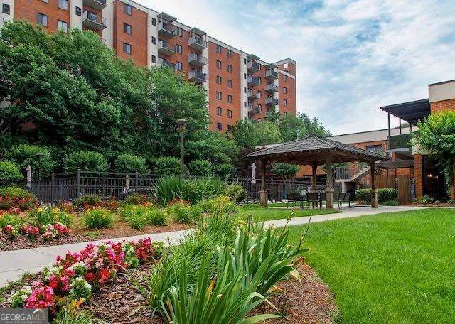 300 Johnson Ferry RD NE Sandy Springs, GA 30328
