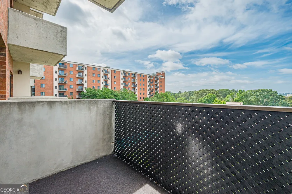 300 Johnson Ferry RD NE Sandy Springs, GA 30328