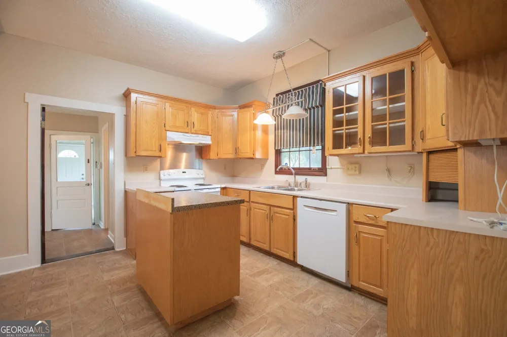400 First ST Folkston, GA 31537