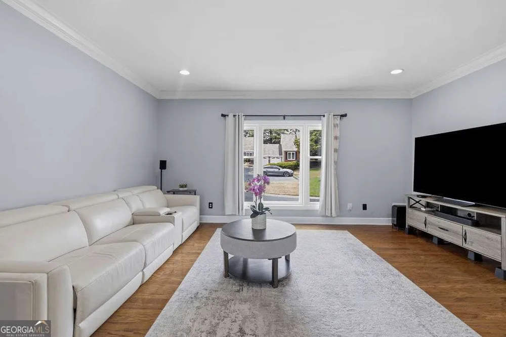 8 Vernon Glen CT Sandy Springs, GA 30338