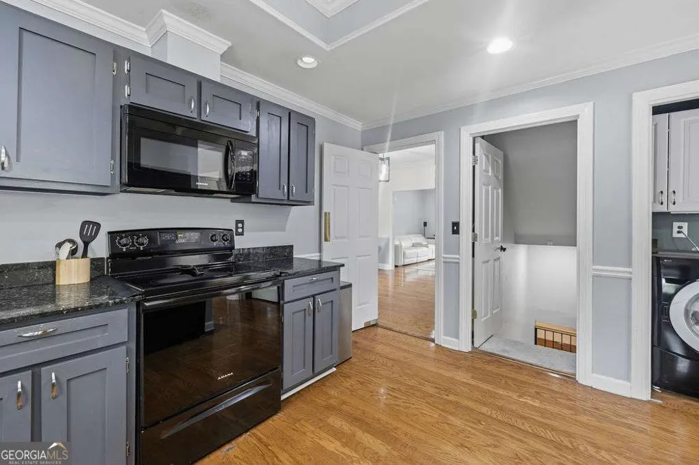 8 Vernon Glen CT Sandy Springs, GA 30338