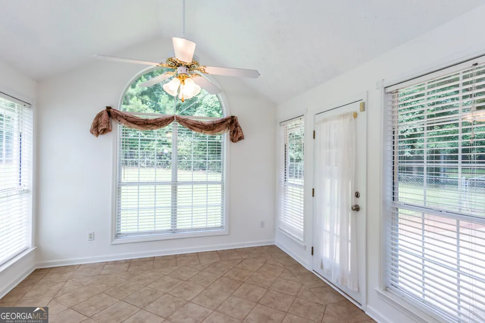 289 Marsha WAY Sharpsburg, GA 30277