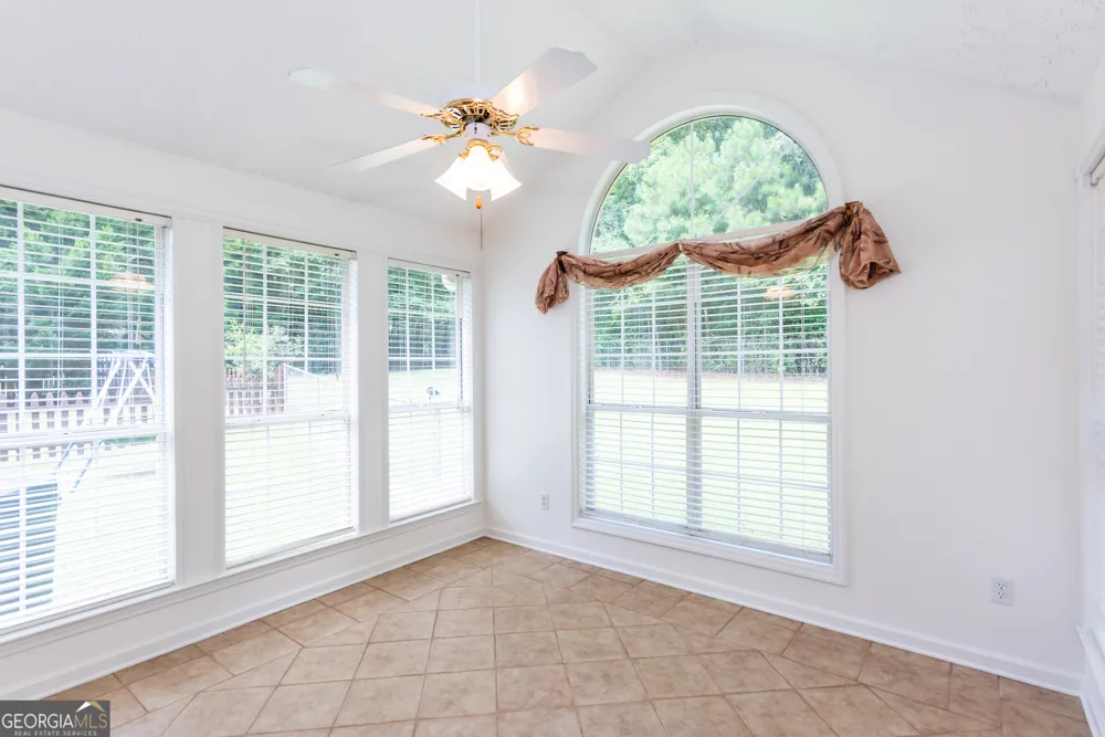 289 Marsha WAY Sharpsburg, GA 30277