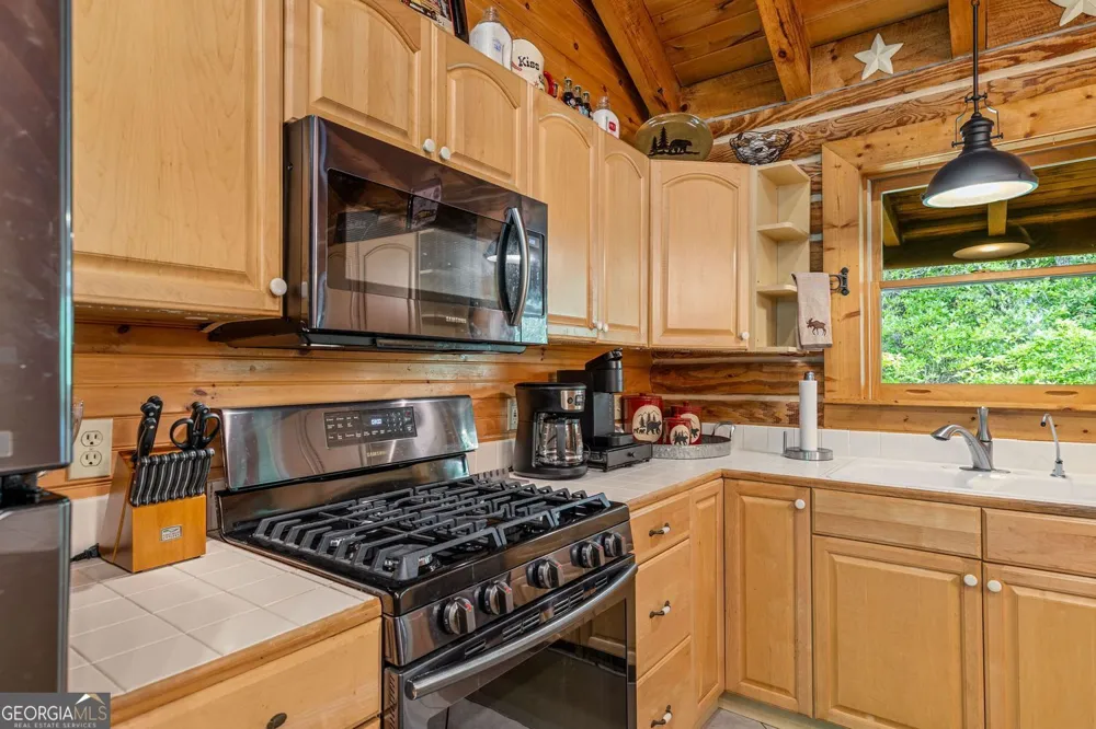 154 Summer LN Clayton, GA 30525