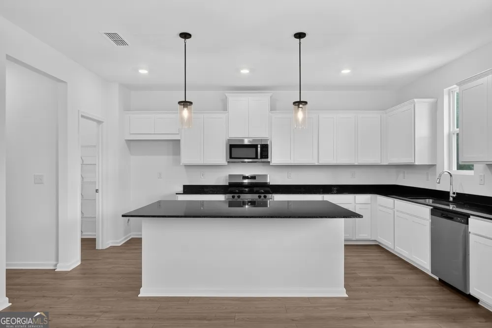 216 Groveton Euharlee, GA 30145