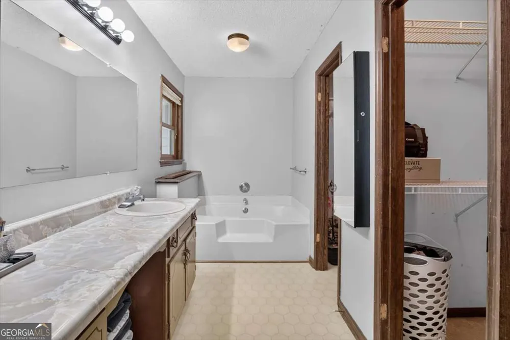 271 Broken Arrow TRL Dahlonega, GA 30533