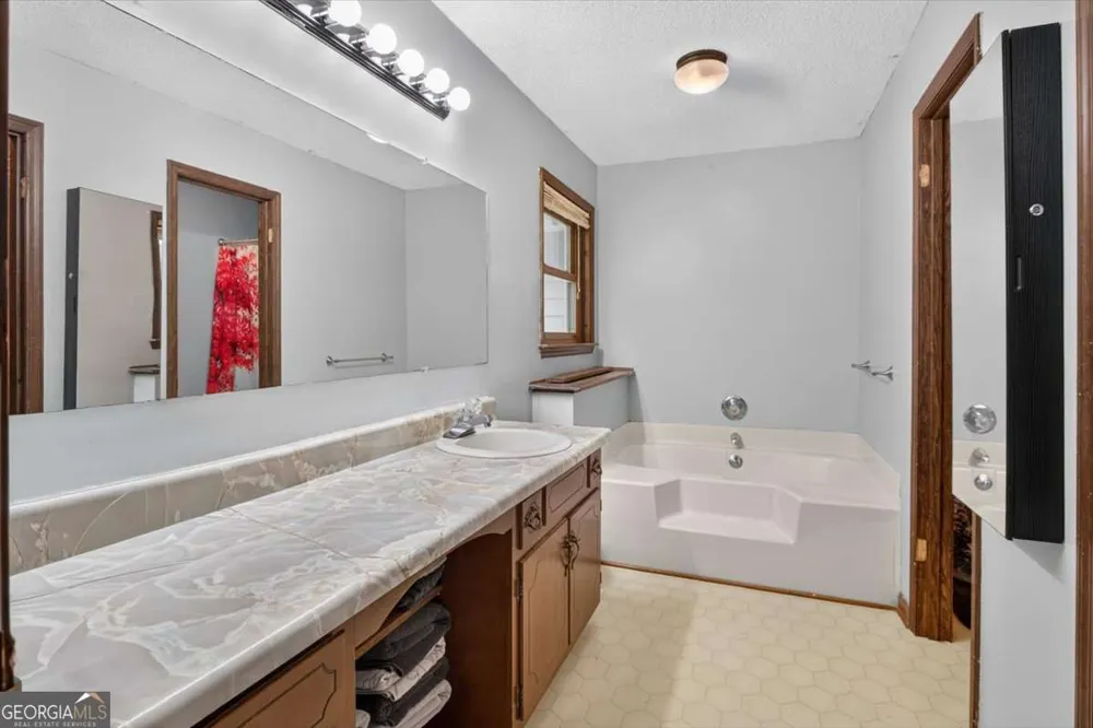 271 Broken Arrow TRL Dahlonega, GA 30533