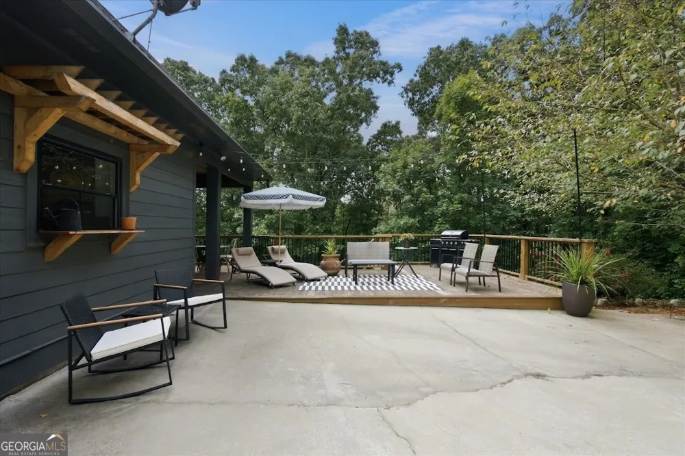 992 Oak Grove RD Carrollton, GA 30117