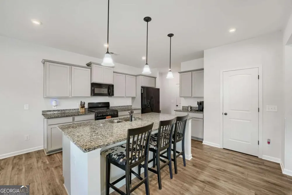 407 Larry LN Adairsville, GA 30103