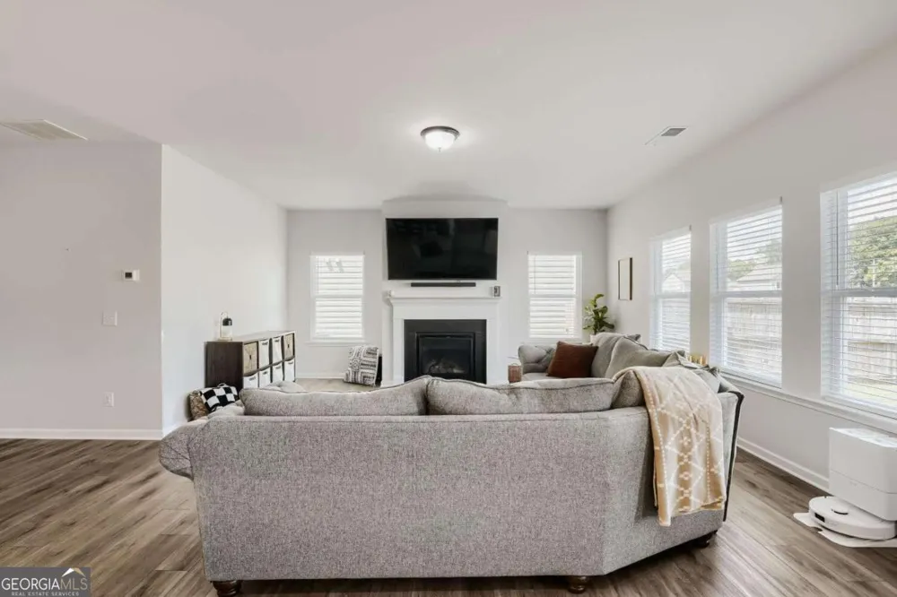 407 Larry LN Adairsville, GA 30103