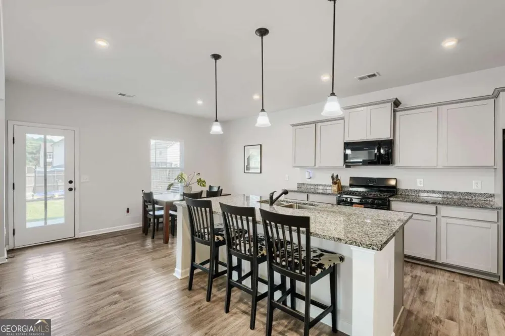 407 Larry LN Adairsville, GA 30103