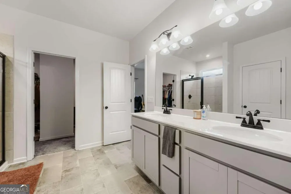 407 Larry LN Adairsville, GA 30103